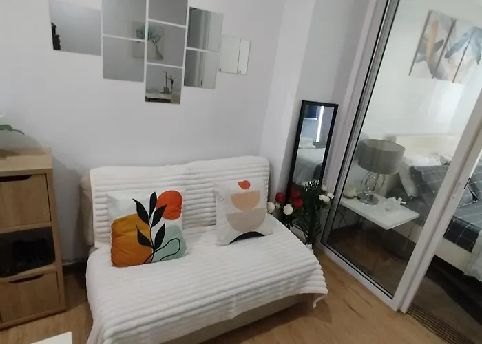 Aveline Cozy Skyline View Acqua Private Residences Near Rockwell Makati Apartment